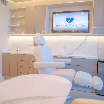 Dr-Enrique-Jimenez-Dermatologo