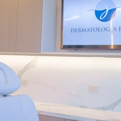 Dra.Karla-De-Jimenez-Dermatologa